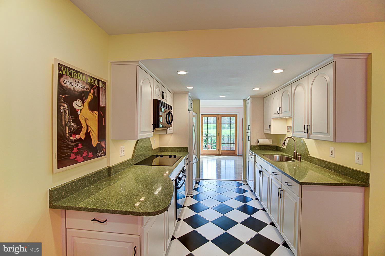 2155 Greenkeepers Court Reston, VA 20191 - Photo 4 of 29 Kitchen
