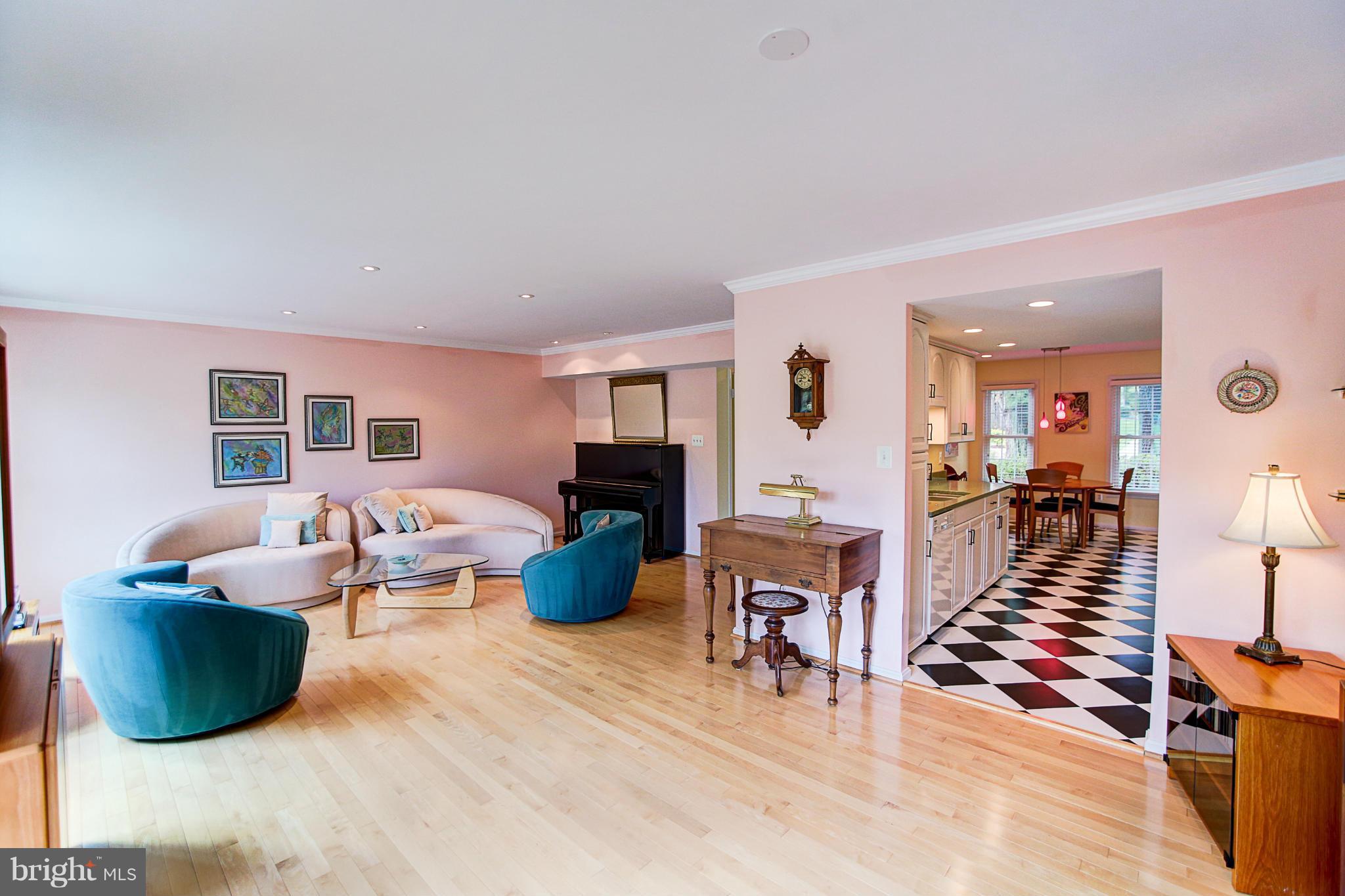 2155 Greenkeepers Court Reston, VA 20191 - Photo 6 of 29 Living Room