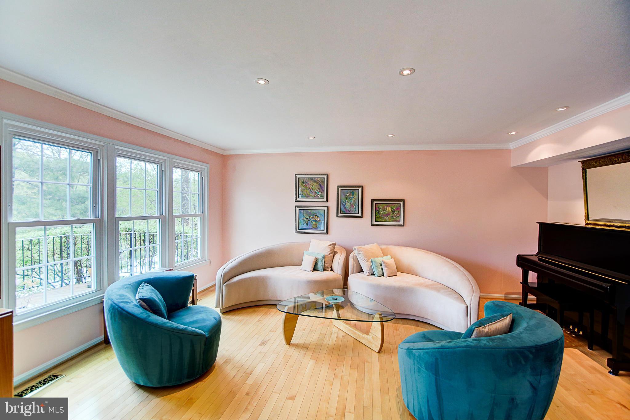2155 Greenkeepers Court Reston, VA 20191 - Photo 7 of 29 Living Room