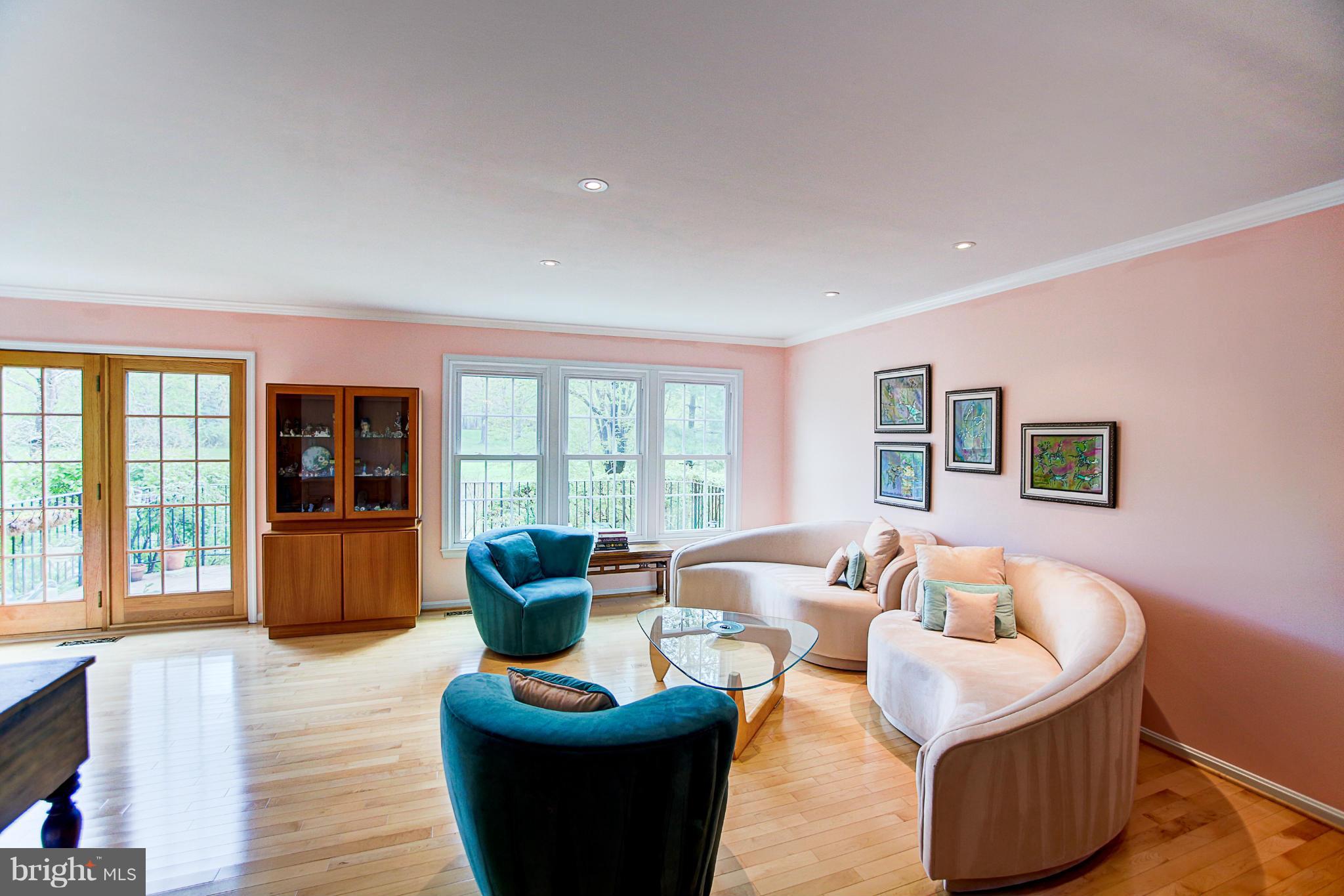 2155 Greenkeepers Court Reston, VA 20191 - Photo 8 of 29 Living Room