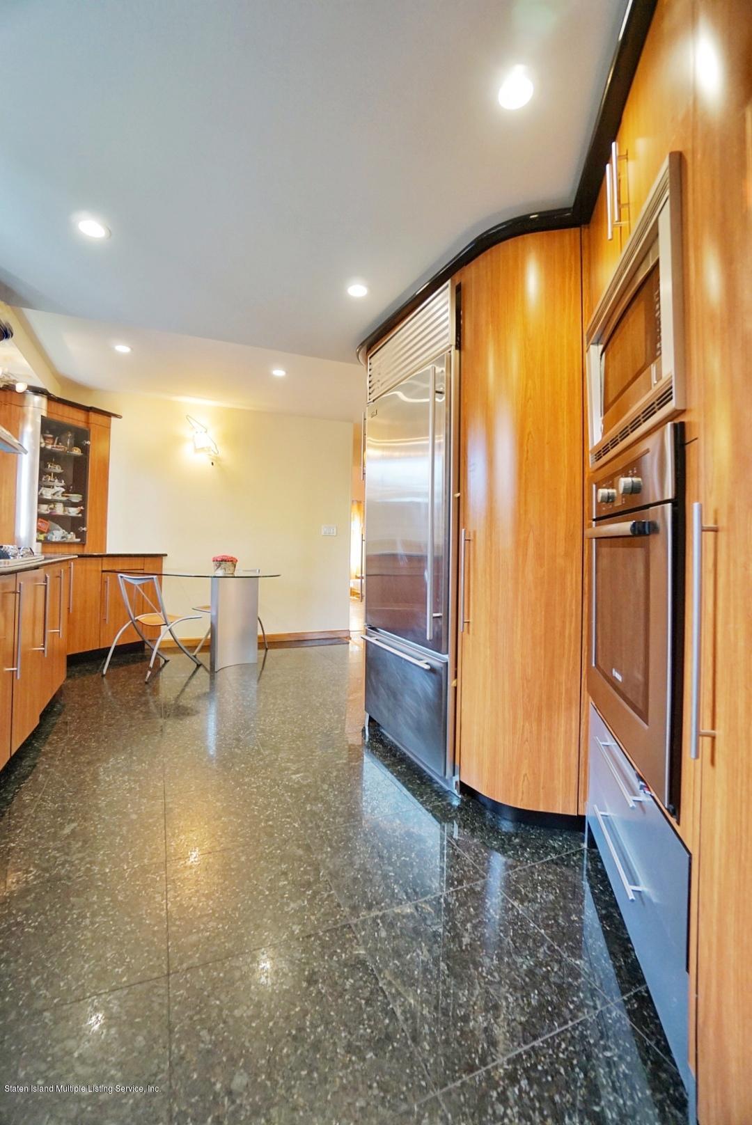 2223 Clove Road Staten Island, NY 10305 - Photo 16 of 46 (16) Kitchen