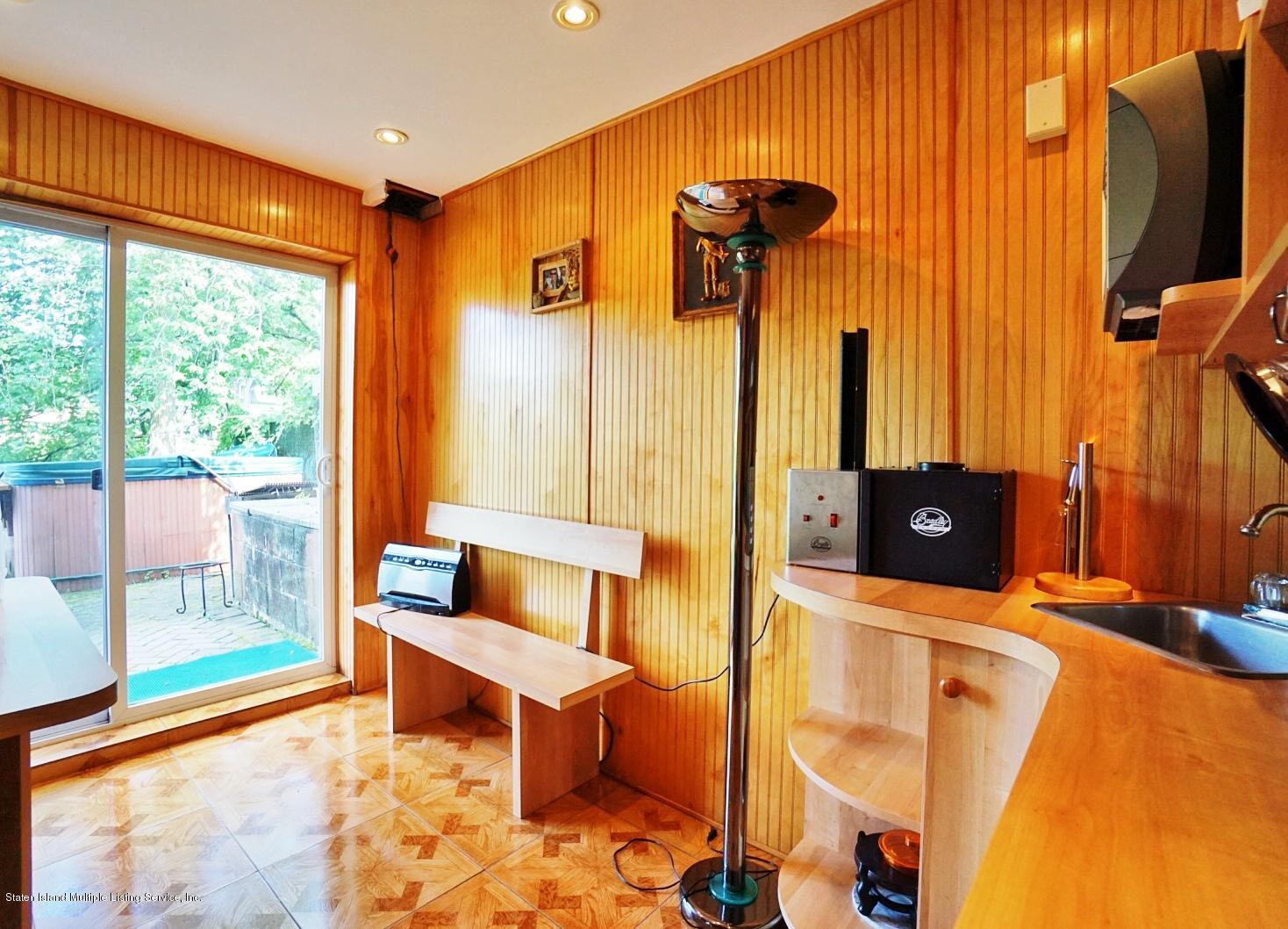 2223 Clove Road Staten Island, NY 10305 - Photo 34 of 46 (34) Level 1 Changing Area