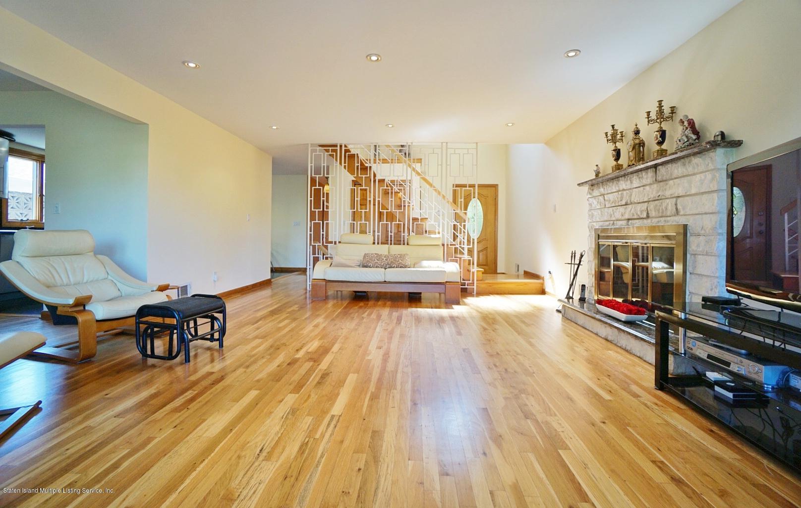 2223 Clove Road Staten Island, NY 10305 - Photo 10 of 46 (10) Living Room