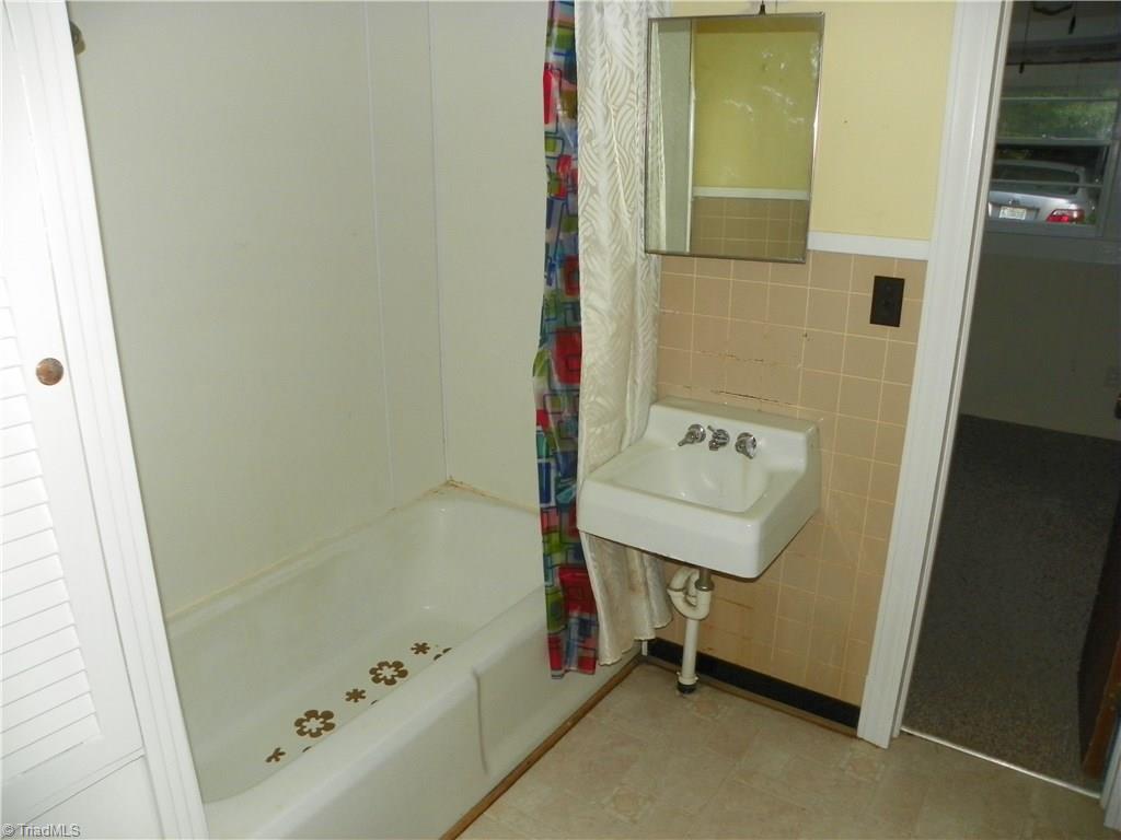 1240 Riverview Road Lexington, NC 27292 - Photo 9 of 13 Bathroom