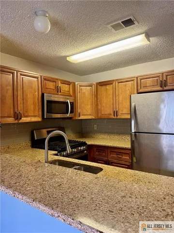 $2,000 | 826 Edpas Road, Unit 826, New Brunswick, NJ 08901