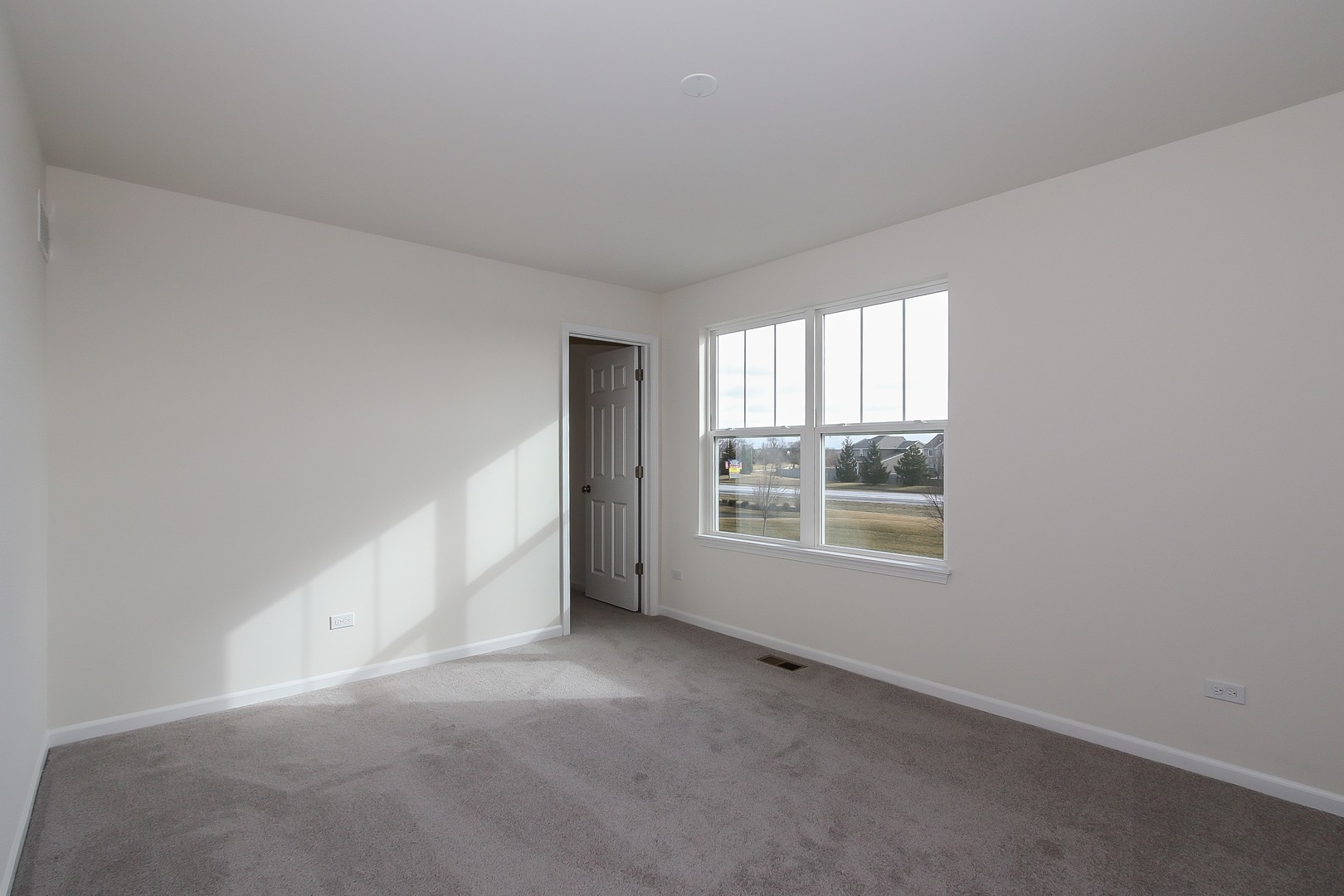 1309 Endicott Road South Elgin, IL 60177 - Photo 25 of 29 an empty room with a window