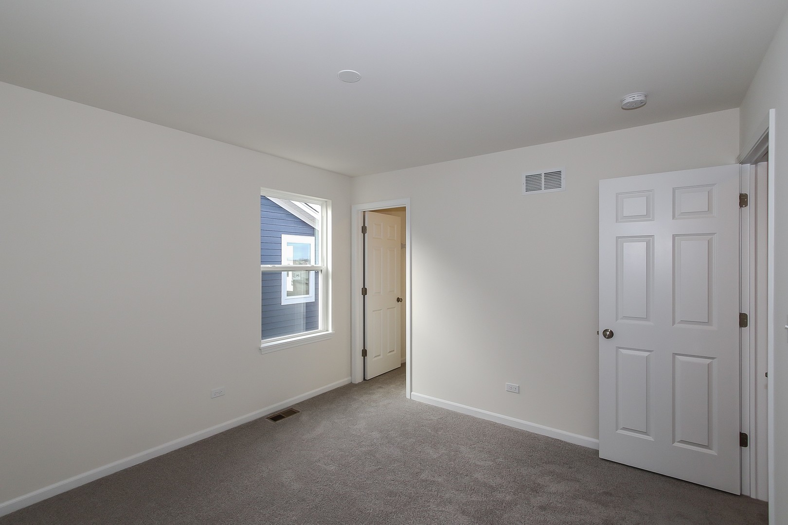 1309 Endicott Road South Elgin, IL 60177 - Photo 28 of 29 a view of an empty room with window and closet area