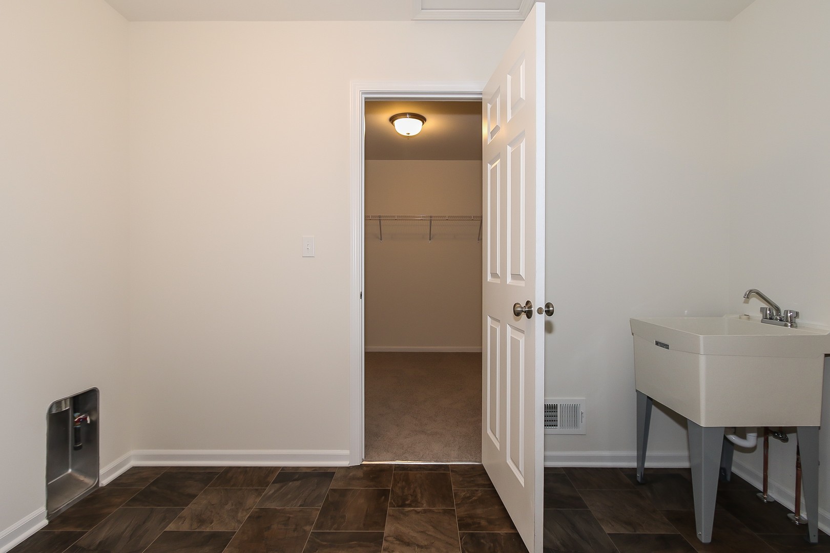 1309 Endicott Road South Elgin, IL 60177 - Photo 29 of 29 a view of a hallway
