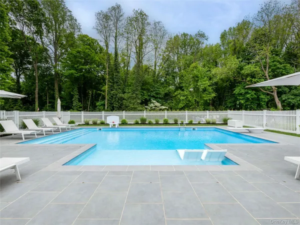 $2,850,000 | 245 Lattingtown Road, Locust Valley, NY 11560