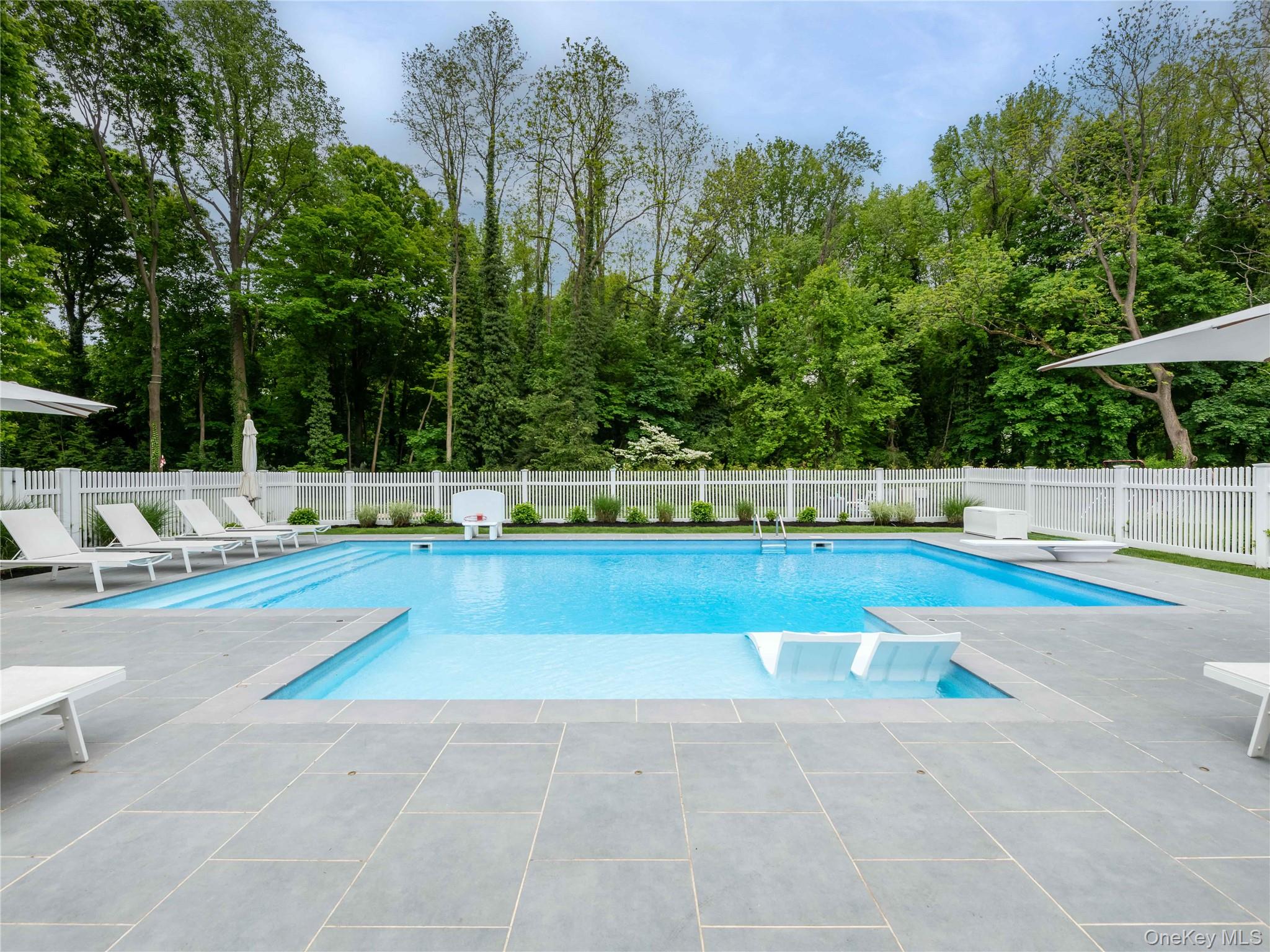 245 Lattingtown Road Locust Valley, NY 11560 - Photo 24 of 30