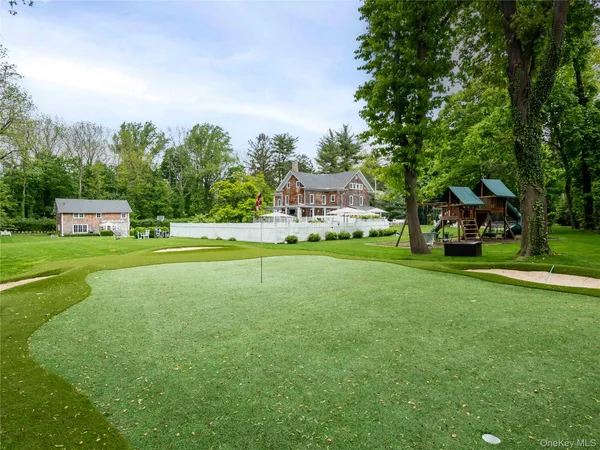 $2,850,000 | 245 Lattingtown Road, Locust Valley, NY 11560