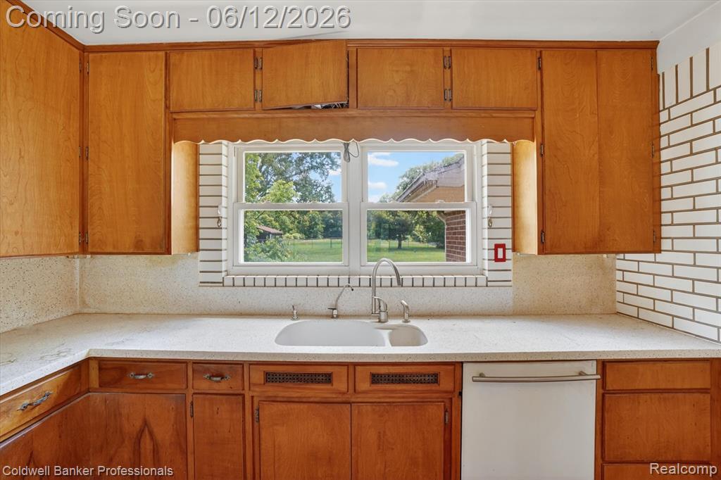 8245 Fenton Road Grand Blanc, MI 48439 - Photo 15 of 49