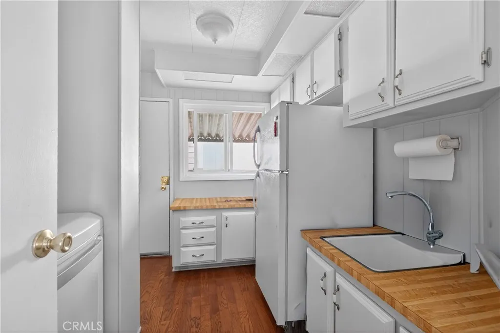 5200 Irvine, Unit 256 Irvine, CA 92606 - Photo 23 of 32 Utility/Laundry Room