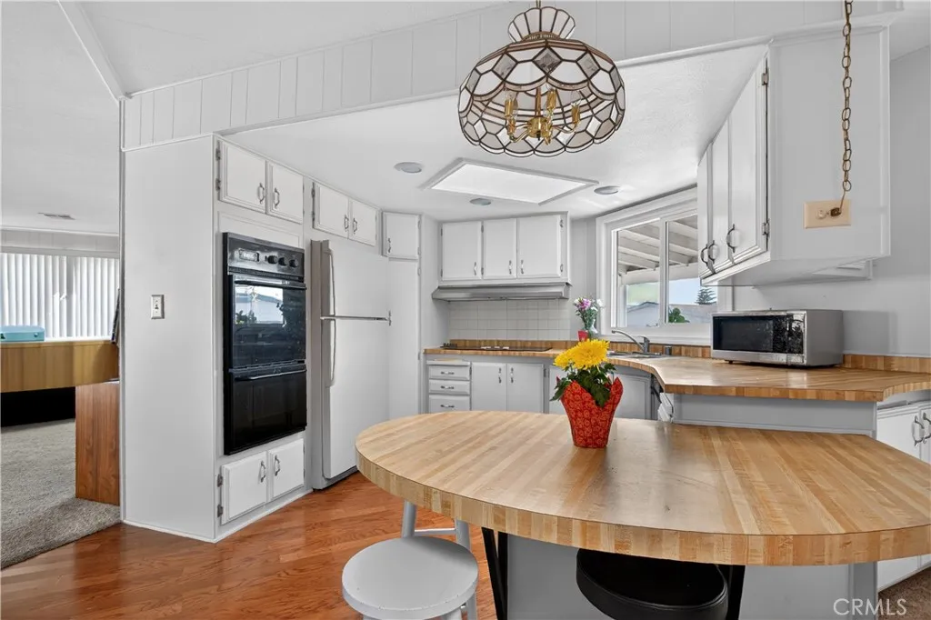 5200 Irvine, Unit 256 Irvine, CA 92606 - Photo 9 of 32 Kitchen with Natural Light