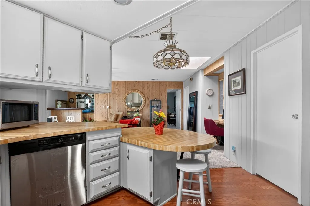 5200 Irvine, Unit 256 Irvine, CA 92620 - Photo 9 of 32 Kitchen