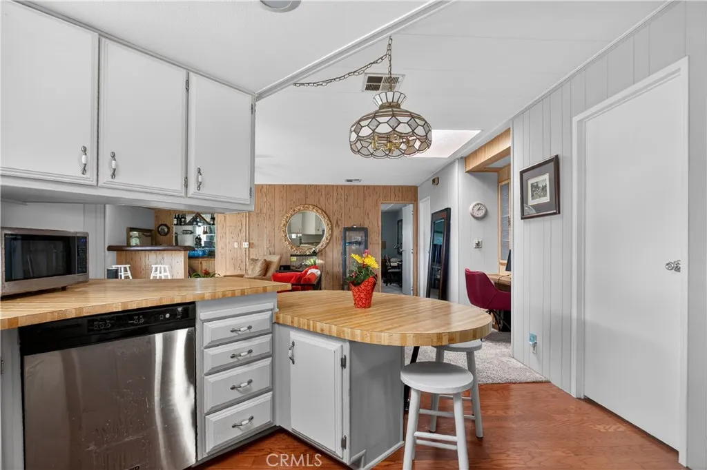 5200 Irvine, Unit 256 Irvine, CA 92606 - Photo 10 of 32 Kitchen