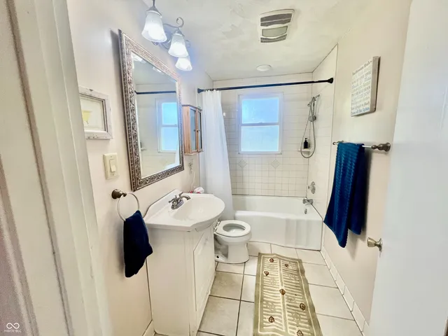 $450,000 | 7260 West Deaver Road, Columbus, IN 47201