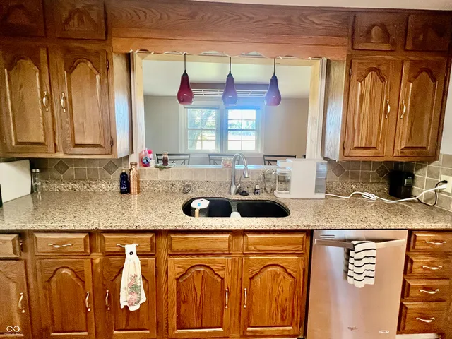 $450,000 | 7260 West Deaver Road, Columbus, IN 47201