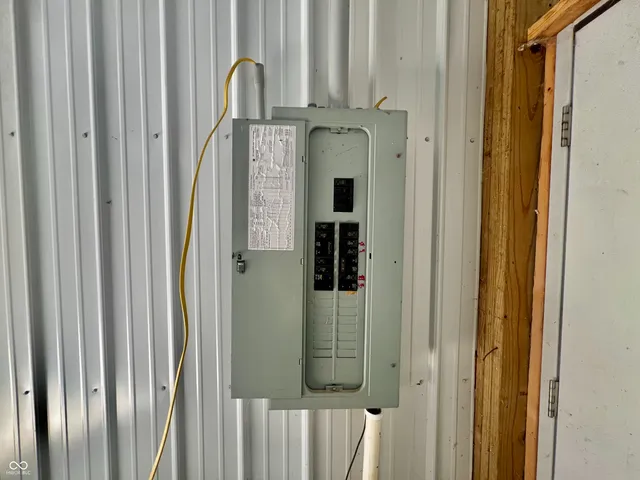 $450,000 | 7260 West Deaver Road, Columbus, IN 47201