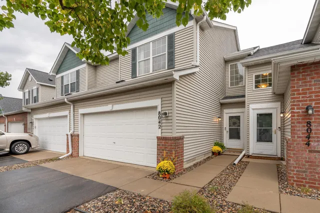 $289,900 | 8042 Stratford Circle South, Shakopee, MN 55379