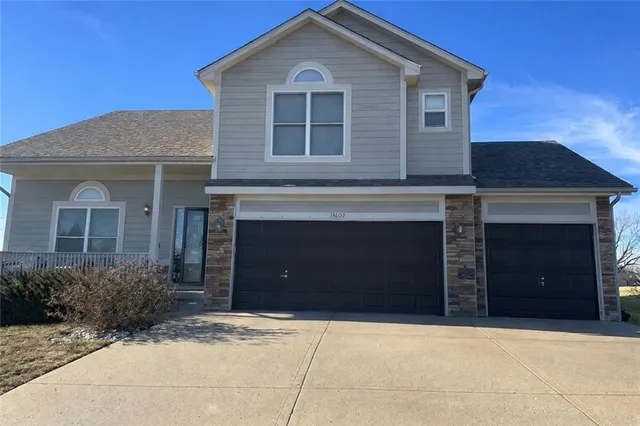 $369,950 | 14602 Eastern Court, Grandview, MO 64030