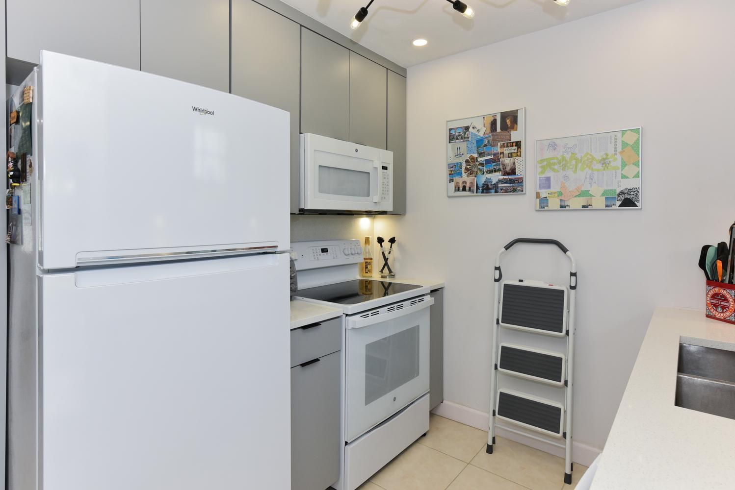 18625 Loxahatchee River Road Jupiter, FL 33458 - Photo 4 of 20 Kitchen