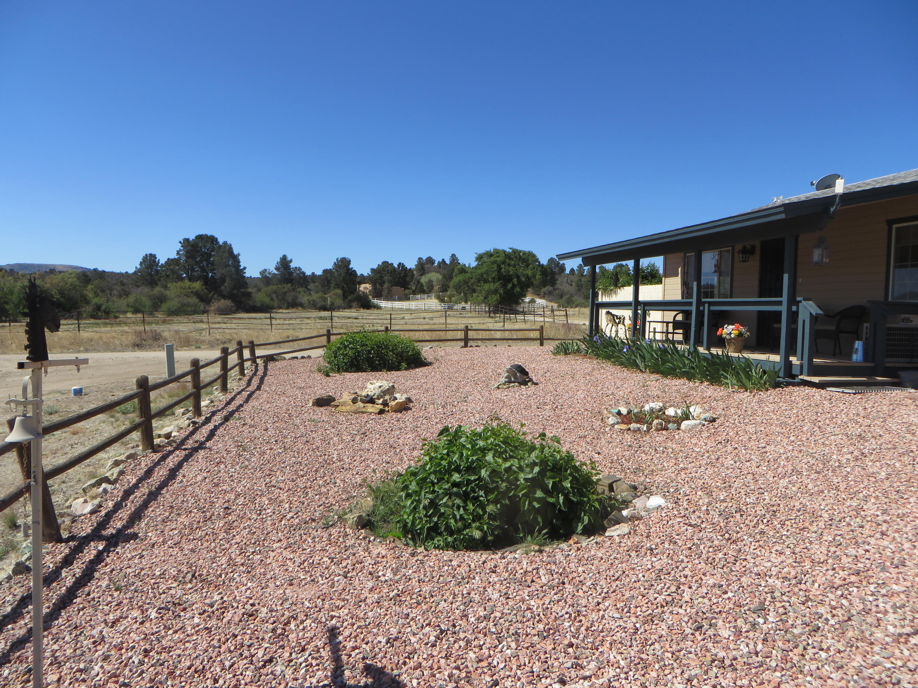 18482 Frontier Road Peeples Valley, AZ 86332 - Photo 6 of 67 Front Yard
