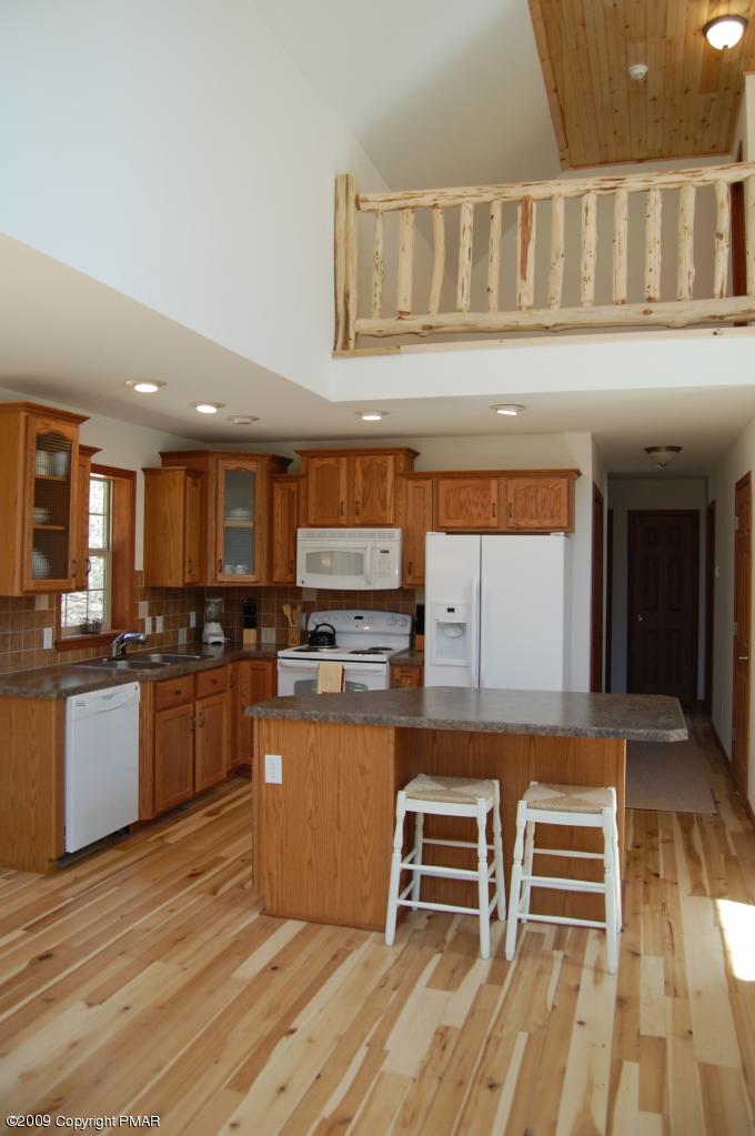 501 Valleyview Circle Bushkill, PA 18324 - Photo 5 of 14 Kitchen-Greatroom