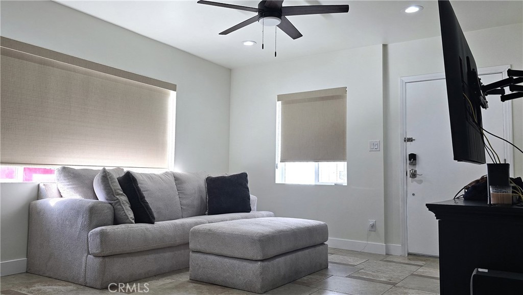 6704 Rhea Avenue Reseda, CA 91335 - Photo 11 of 34