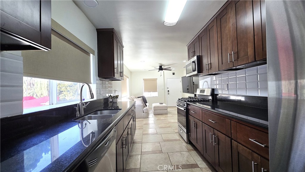 6704 Rhea Avenue Reseda, CA 91335 - Photo 4 of 34