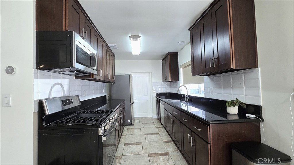 6704 Rhea Avenue Reseda, CA 91335 - Photo 5 of 34