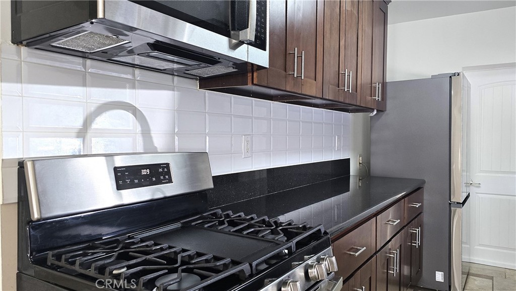 6704 Rhea Avenue Reseda, CA 91335 - Photo 7 of 34