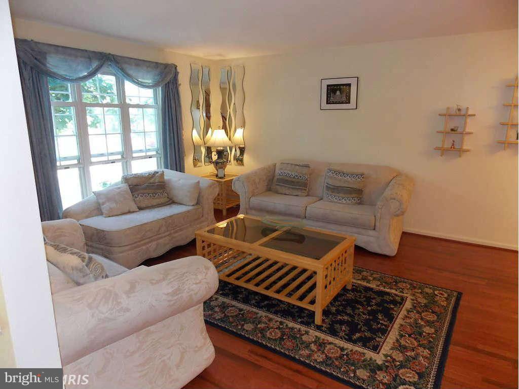 6188 Good Hunters Ride Columbia, MD 21045 - Photo 6 of 28 Living Room