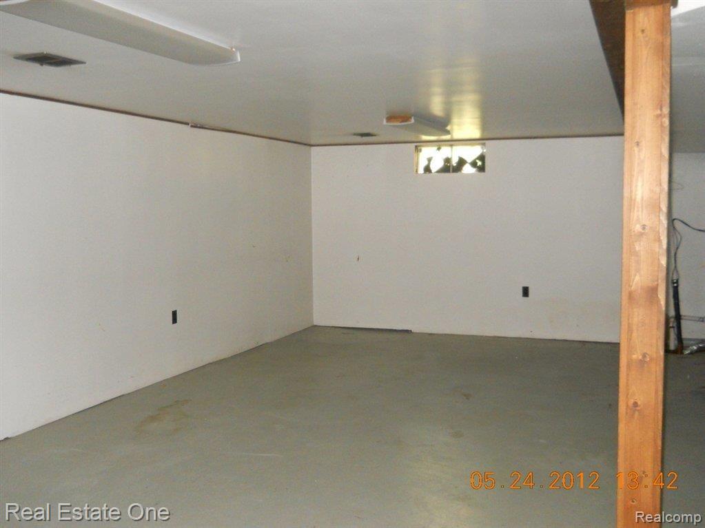 250 Sanders Road Oxford, MI 48371 - Photo 17 of 25 DSCN0030.jpg