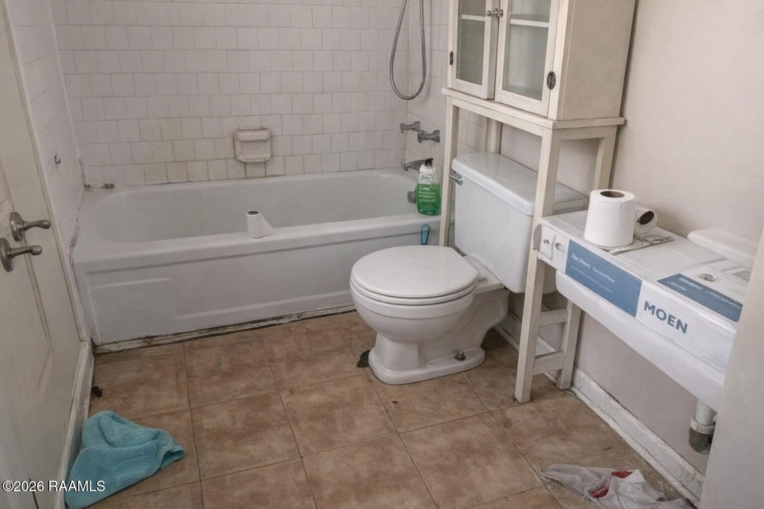 300 Guidry Road Lafayette, LA 70503 - Photo 5 of 6 Bathroom