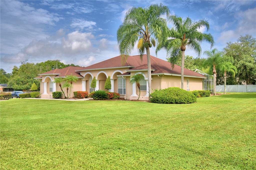 2004 Clubhouse Road Lakeland, FL 33813 - Photo 4 of 84 Gallery Image 4