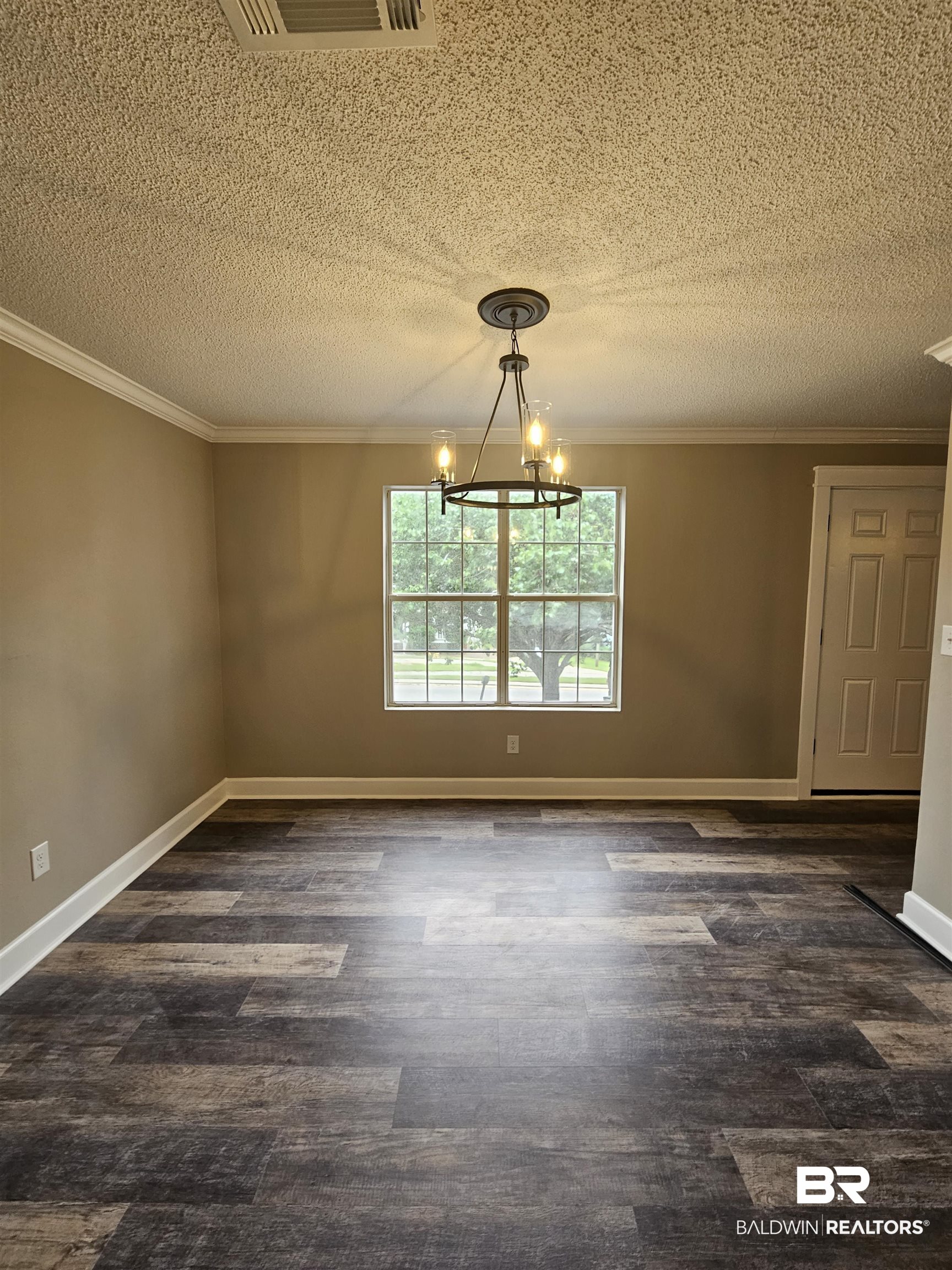 343 Ridgewood Drive Daphne, AL 36526 - Photo 16 of 26 Dining area
