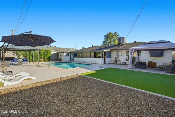 a view of a house with a yard