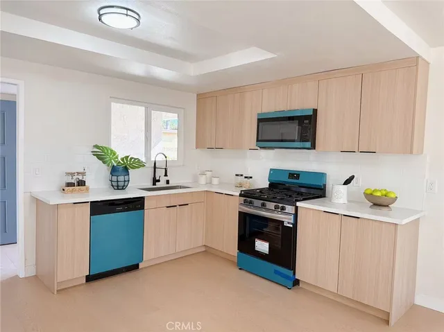 $799,000 | 15505 La Valle Street, Sylmar, CA 91342