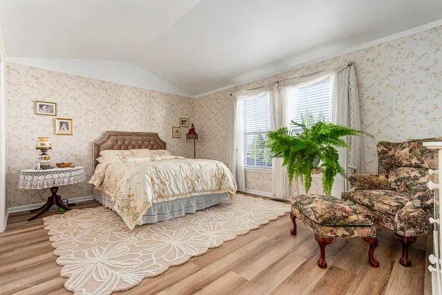 $349,900 | 20524 McGilvray Drive, Crest Hill, IL 60403