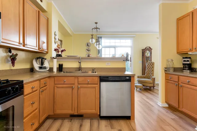 $349,900 | 20524 McGilvray Drive, Crest Hill, IL 60403