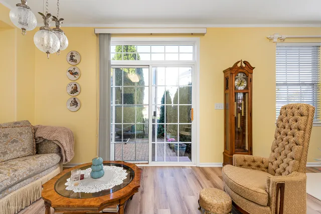 $349,900 | 20524 McGilvray Drive, Crest Hill, IL 60403