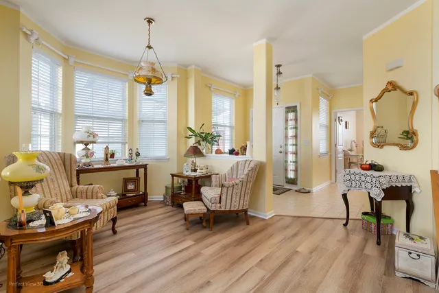 $349,900 | 20524 McGilvray Drive, Crest Hill, IL 60403