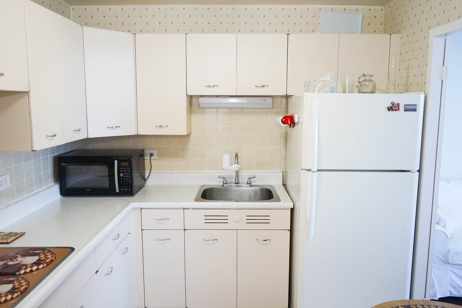 6301 North Sheridan Road, Unit 22N Chicago, IL 60660 - Photo 5 of 9 a kitchen with refrigerator a stove a sink and cabinets
