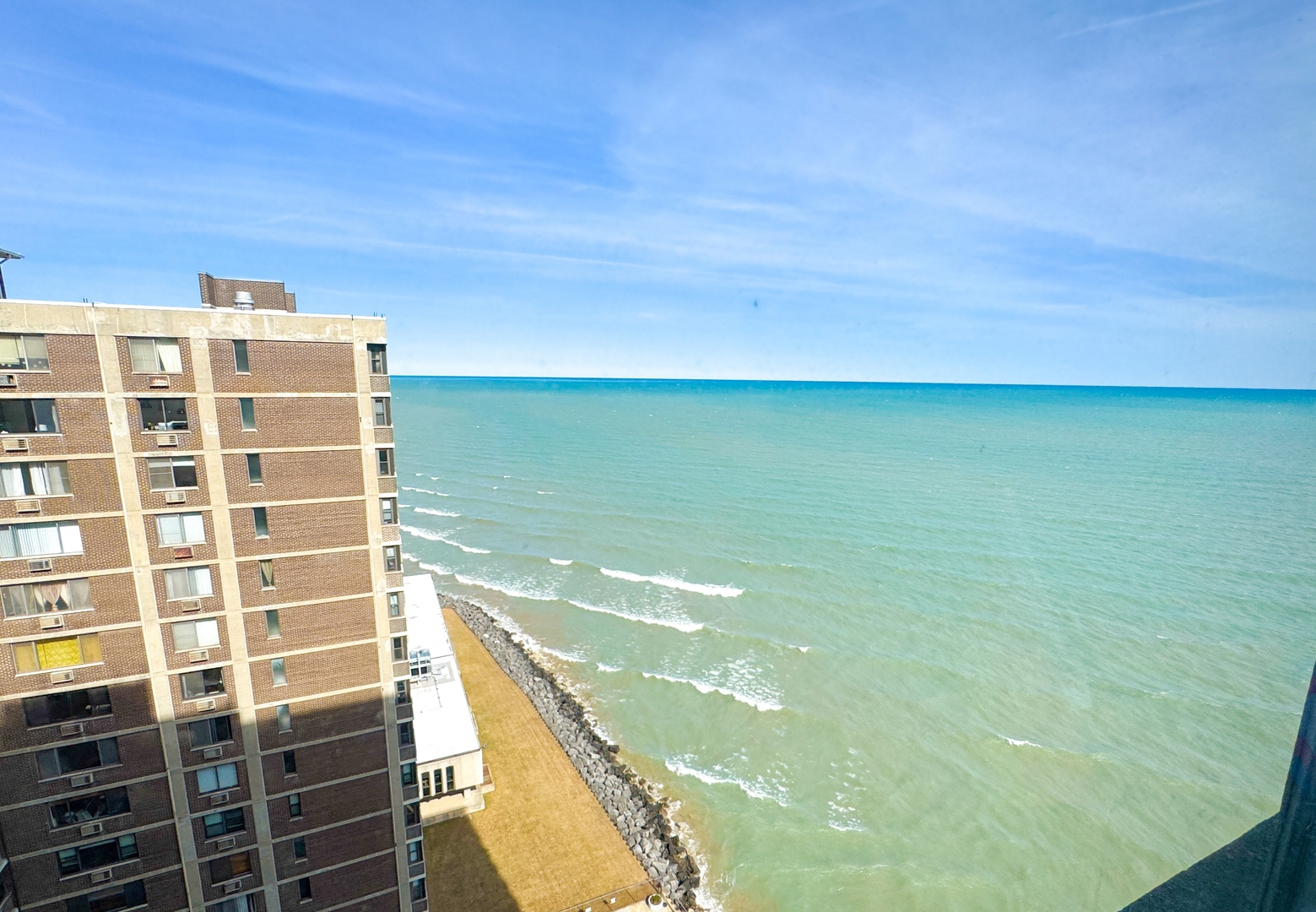 6301 North Sheridan Road, Unit 22N Chicago, IL 60660 - Photo 3 of 9 a view of an ocean with a building