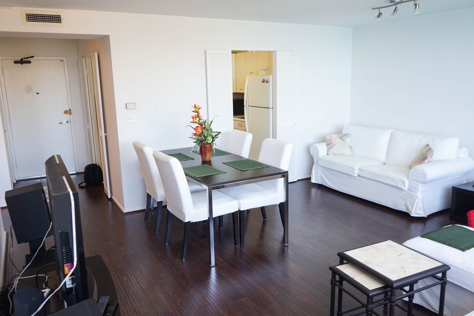 6301 North Sheridan Road, Unit 22N Chicago, IL 60660 - Photo 5 of 18 Gallery Image 5
