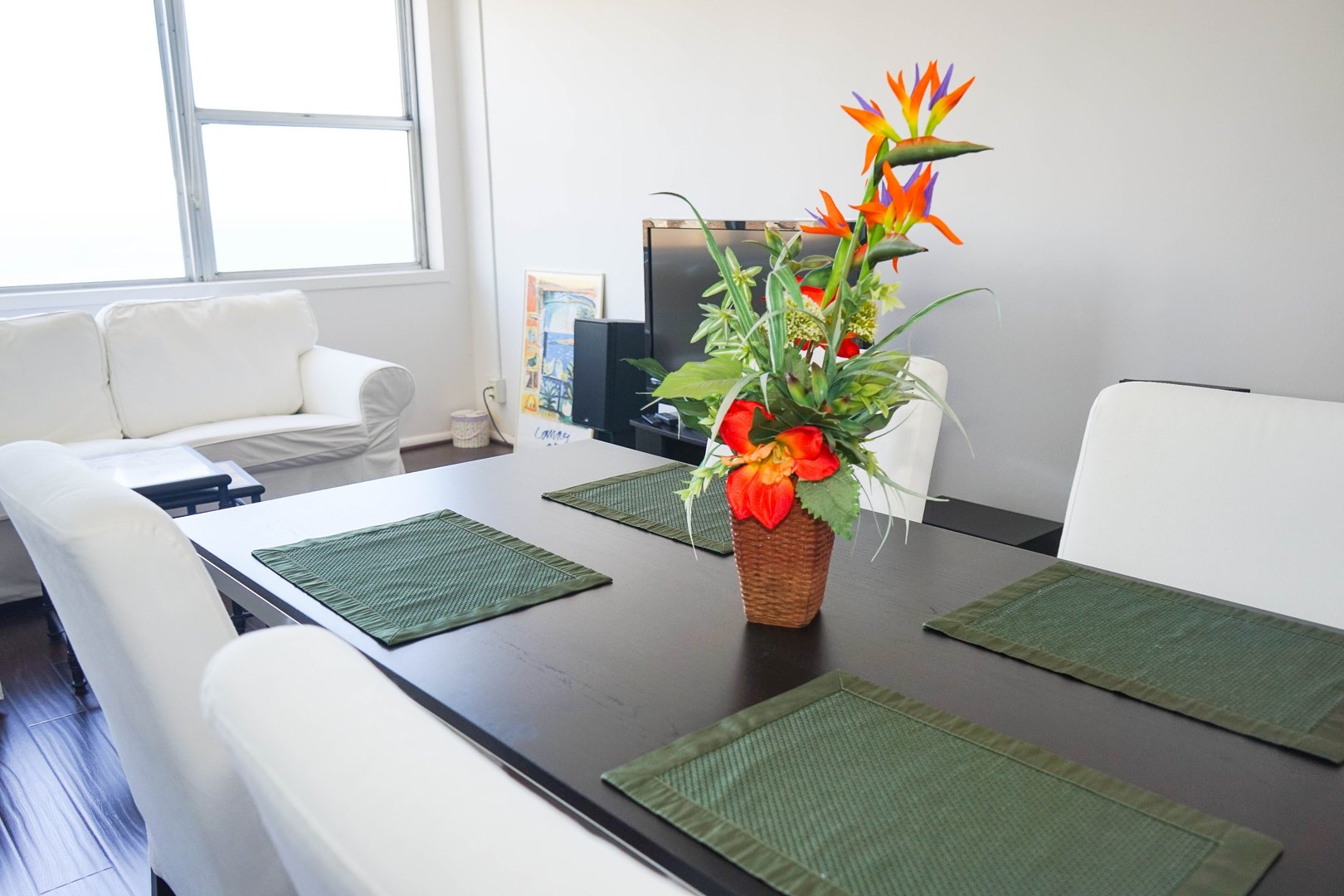 6301 North Sheridan Road, Unit 22N Chicago, IL 60660 - Photo 4 of 9 a room with furniture and a potted plant