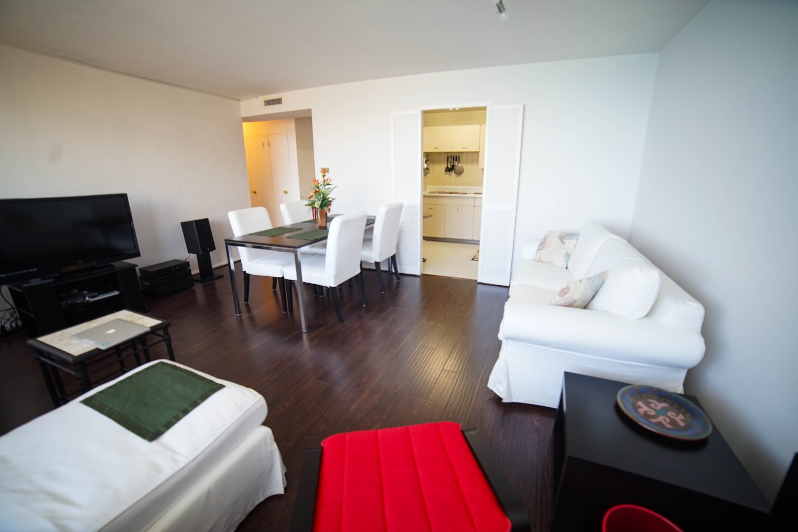 6301 North Sheridan Road, Unit 22N Chicago, IL 60660 - Photo 9 of 18 Gallery Image 9