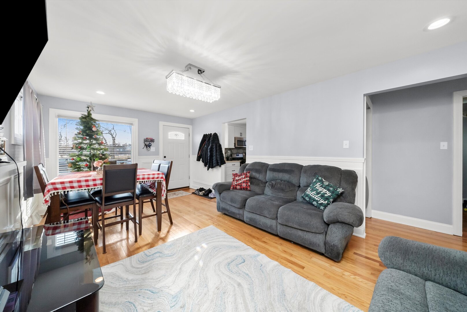 2920 141st Street Blue Island, IL 60406 - Photo 6 of 21 a living room with furniture kitchen view and a dining table
