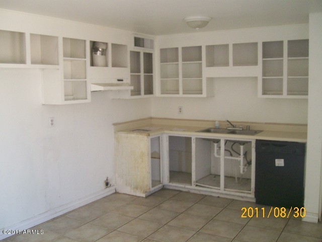 5916 West Berkeley Road Phoenix, AZ 85035 - Photo 8 of 12 100_7239